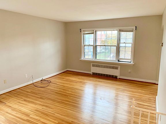 4th image of 949 Delaware Ave #4