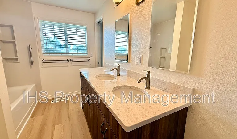 802 N Keller St — Photo 8