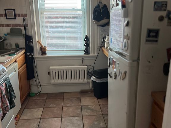 5th image of 193 Strathmore Rd APT 11