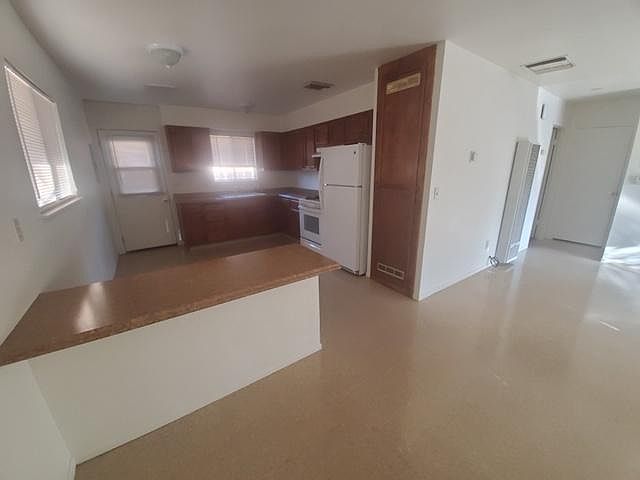 2nd image of 724 Commercial Ave #B
