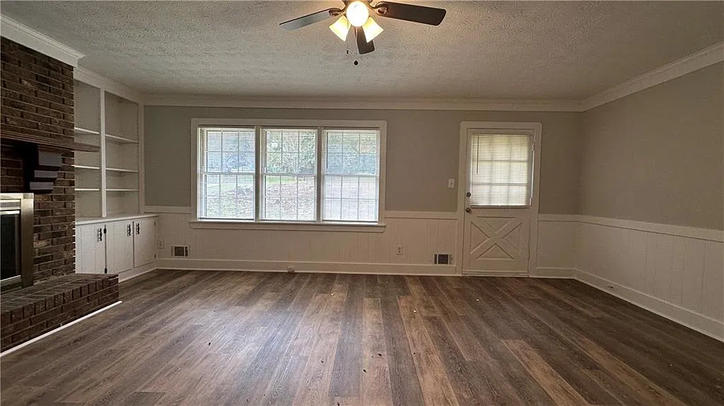 4 bed, 2.0 bath, 1734 sqft, $2,300 — Photo 4