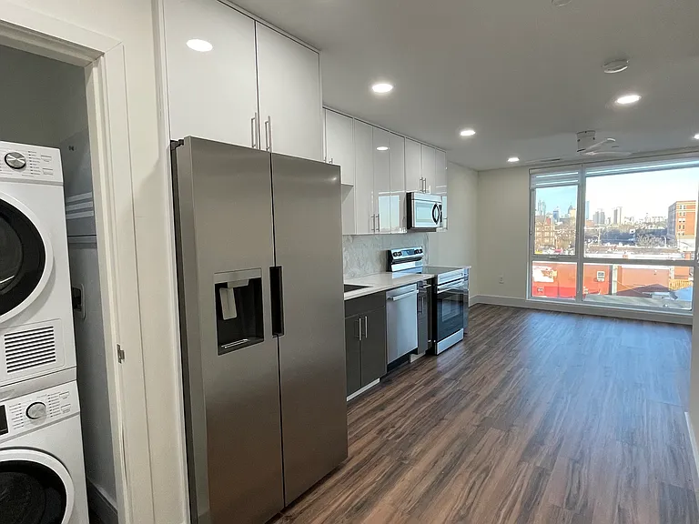4906 Spruce St #403 — Photo 1