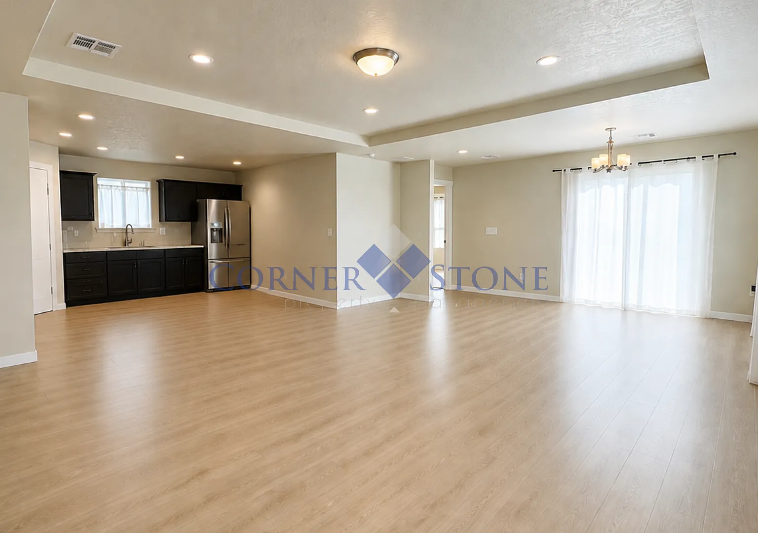 Bright & Spacious 3-Bedroom Nampa Home with Fenced Backyard — Photo 2