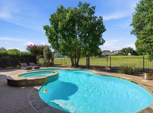 902 Riviera Dr, Mansfield, TX 76063