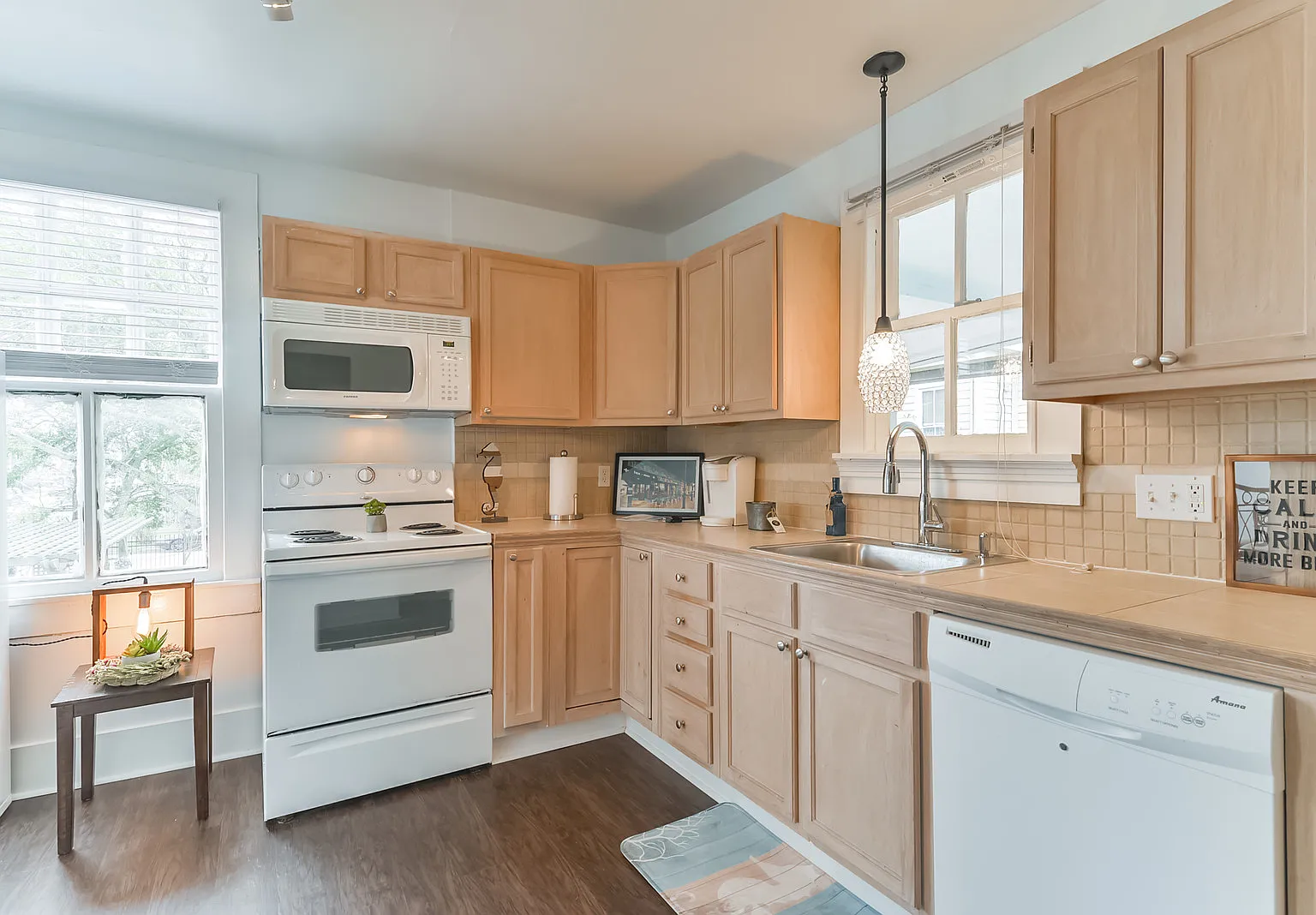 2 bed, 950 sqft, $1,650 — Photo 4