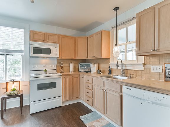 4th image of 1515 19th St #A