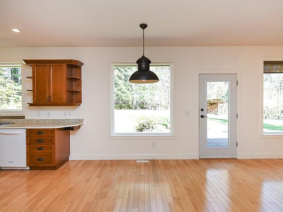 5th image of 176 Webb Rd