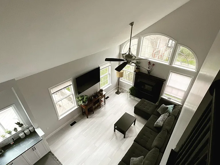 158 Appomattox Ln — Photo 2
