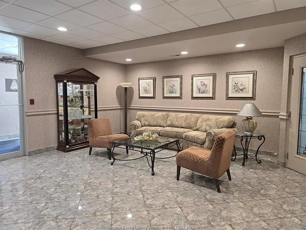 1 bed, $2,400 — Photo 2