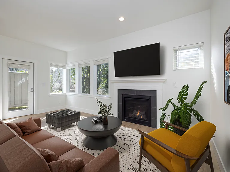 10107 NE 37th Ct — Photo 2