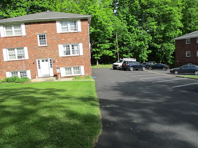 11 Old Allamuchy Rd — Photo 3