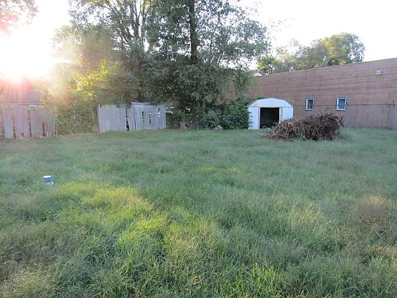 3rd image of 3028 Woodlawn St