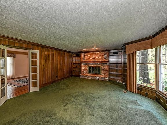 5th image of 1324 Meadowood Ln
