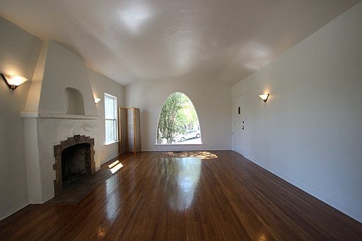 5th image of 2423 Langdale Ave