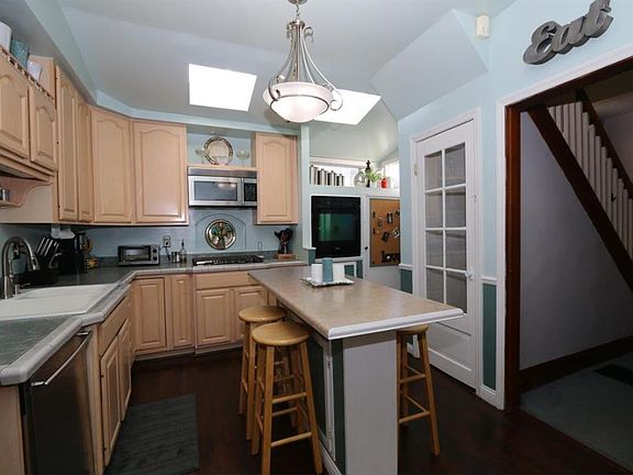4th image of 4206 Harding Ave