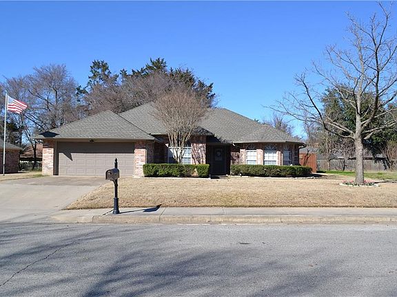 2nd image of 520 Highland Oaks Dr