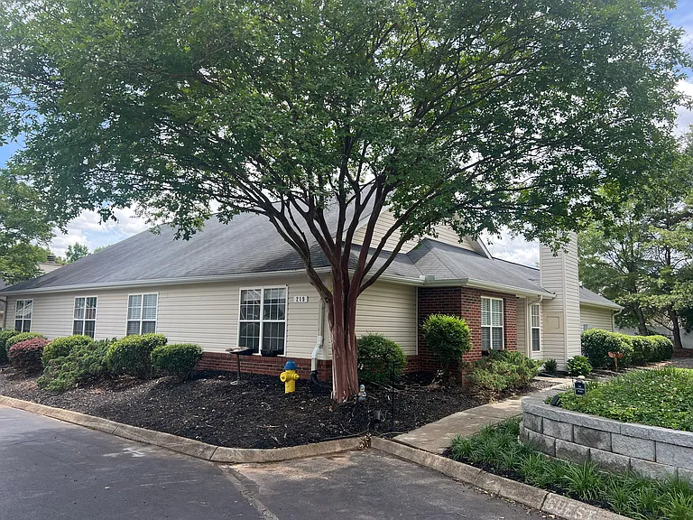 219 Woodruff Park Ln — Photo 2