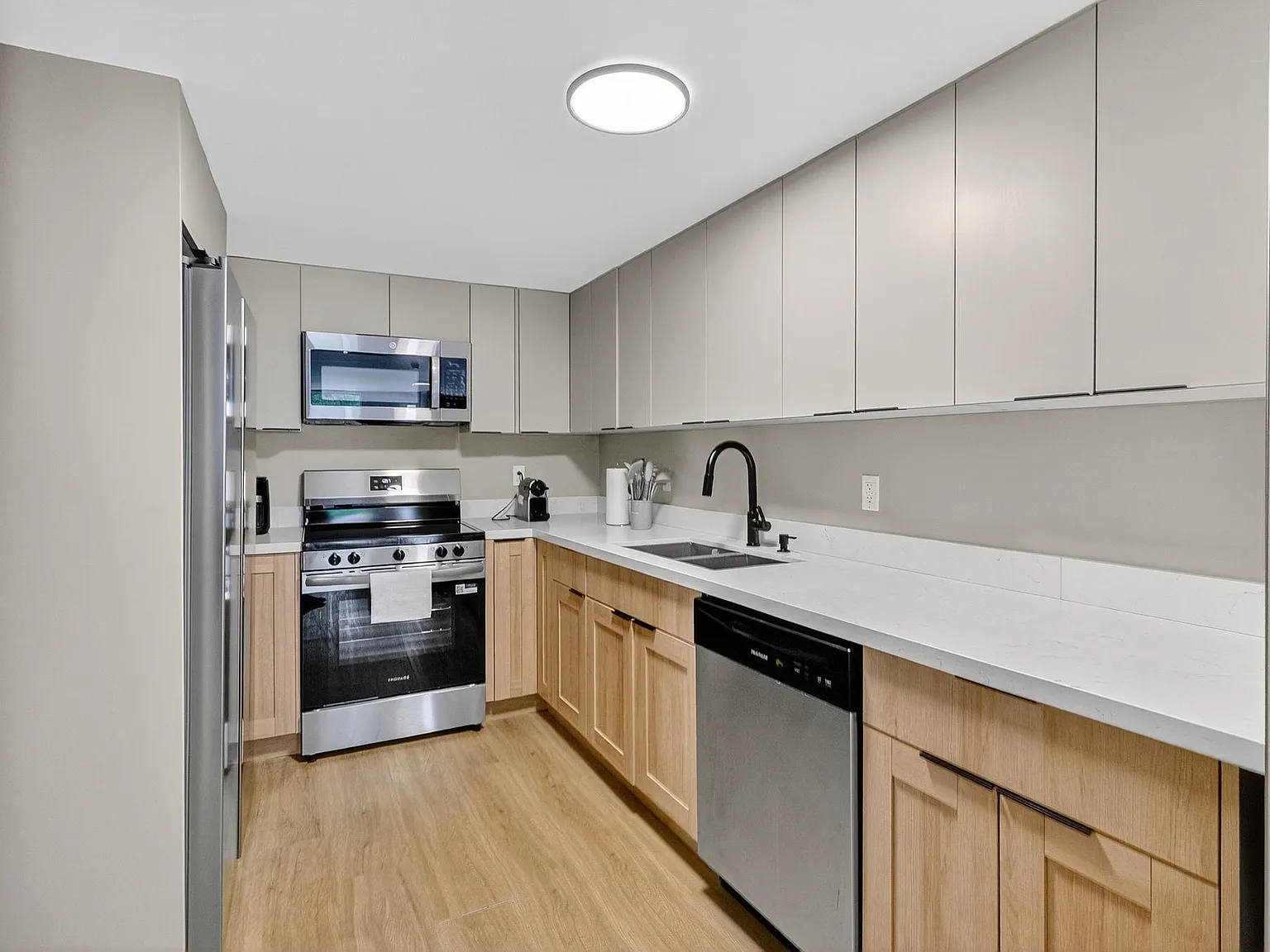 4 bed, 4.0 bath, 2090 sqft, $1,252 — Photo 4
