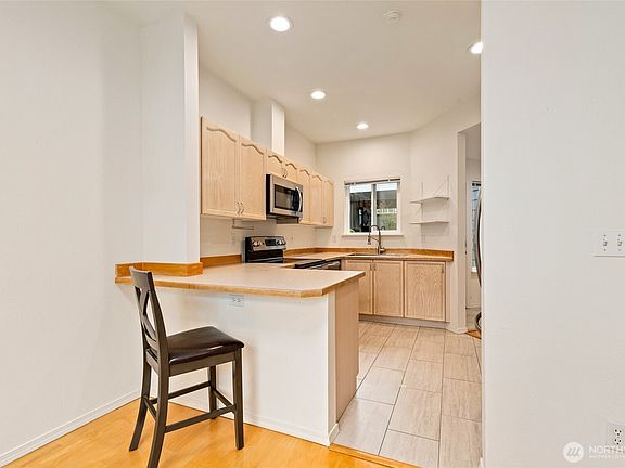 5th image of 22619 4th Avenue W #3-103