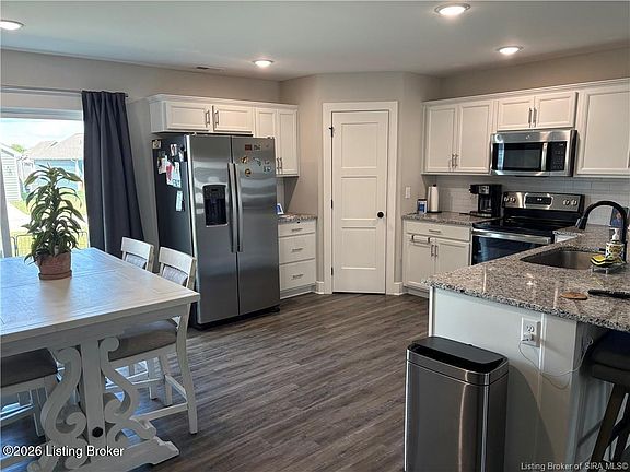 4th image of 1215 Blackstone Trl