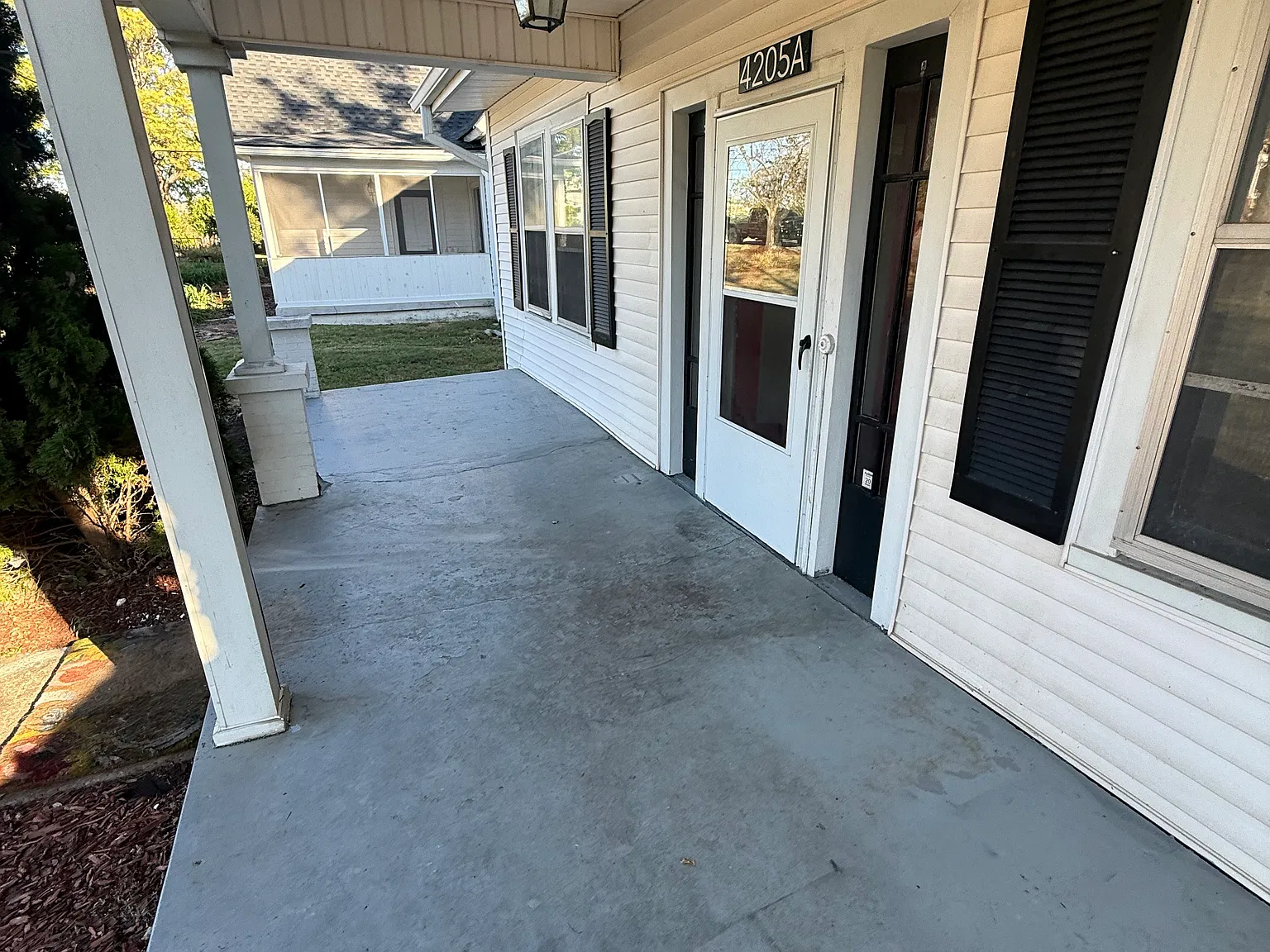 2 bed, 1300 sqft, $2,400 — Photo 2
