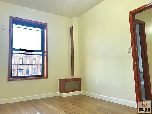 Rented by Elbe Real Estate Inc | media 20