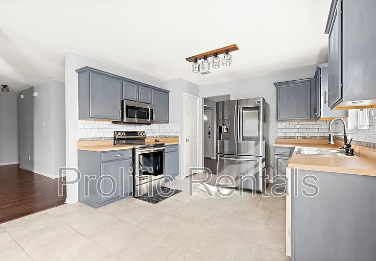 3308 Catalina Dr — Photo 10