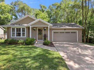 440 Oakleigh Ave NW, Grand Rapids, MI 49504