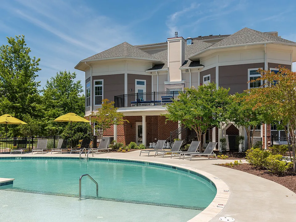 Pinnacle Apartments