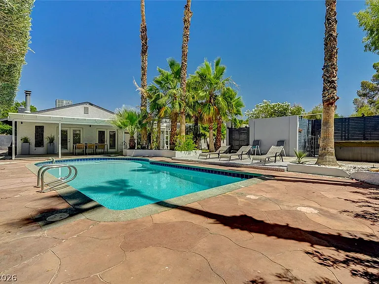 4153 Woodcrest Rd — Photo 56
