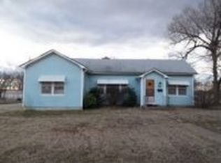 208 S Fawn St, Caney, KS 67333