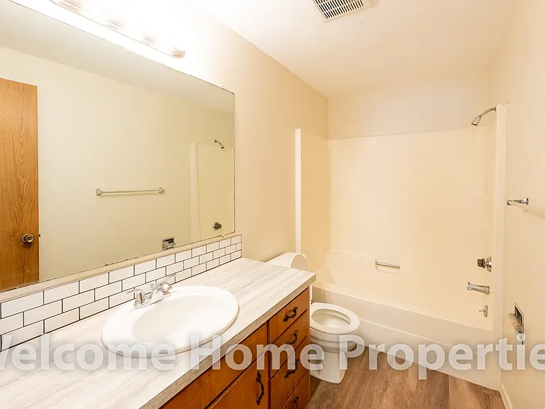 211-347 SE 3rd St — Photo 29