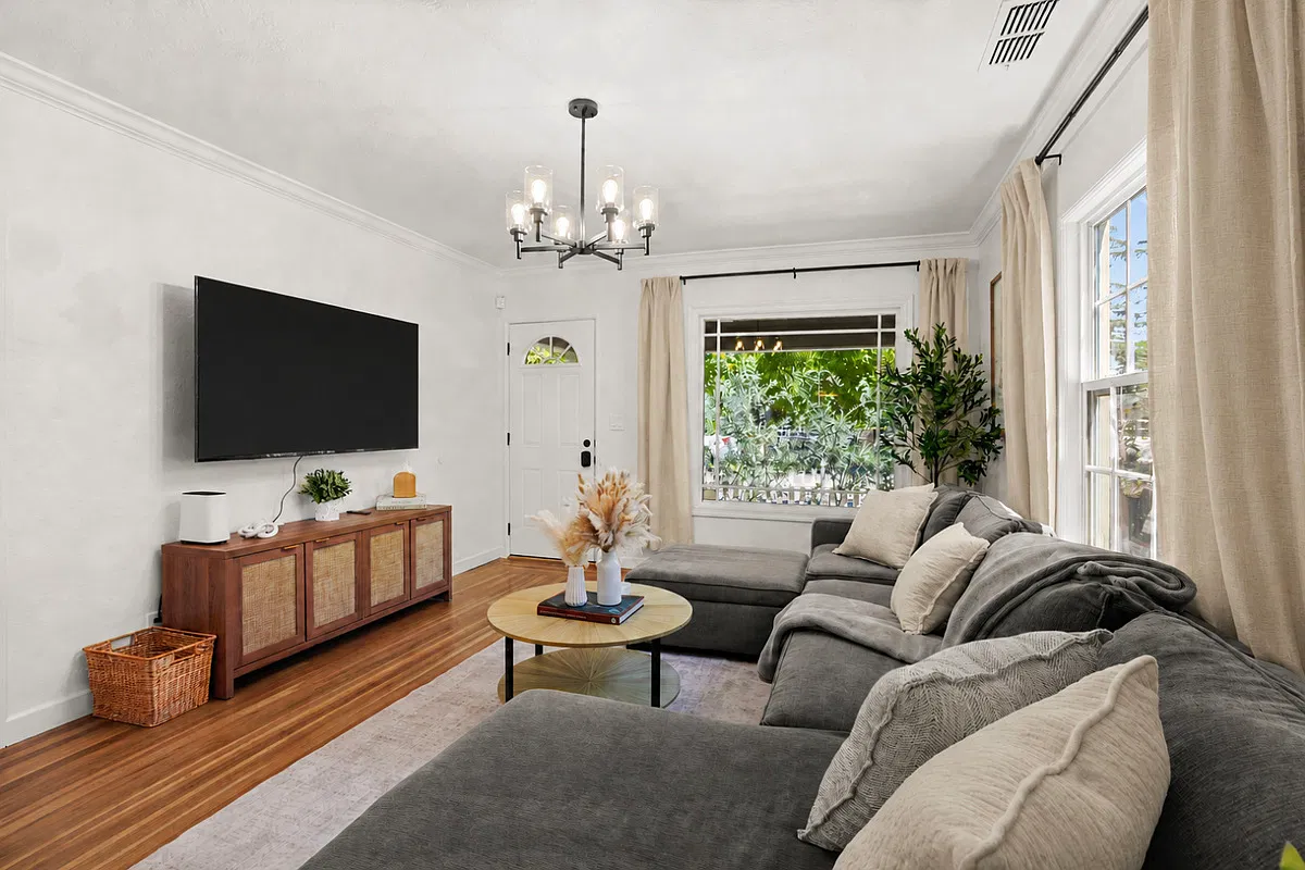2 bed, $4,800 — Photo 1