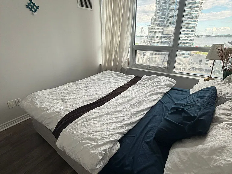 19 Grand Trunk Cres #1510 — Photo 22