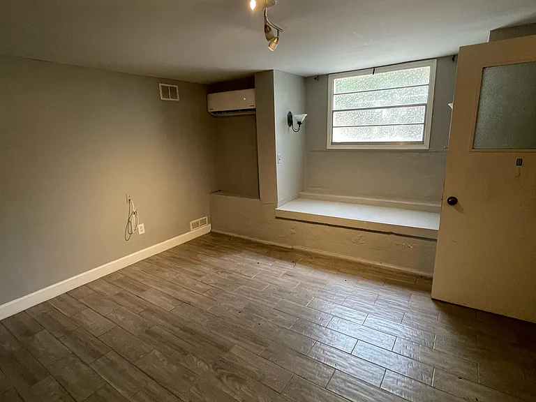 2336 Myra St #B — Photo 2