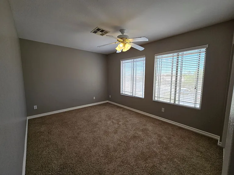 8244 W Gilmore Ave — Photo 38
