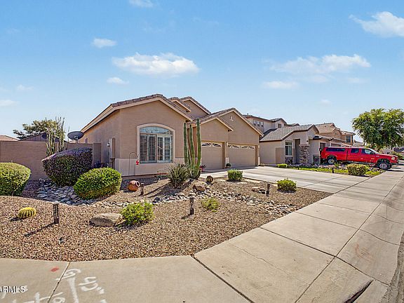 3rd image of 43579 W CYDNEE Drive