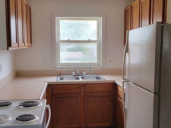 5th image of 605 1/2 W Main St #5