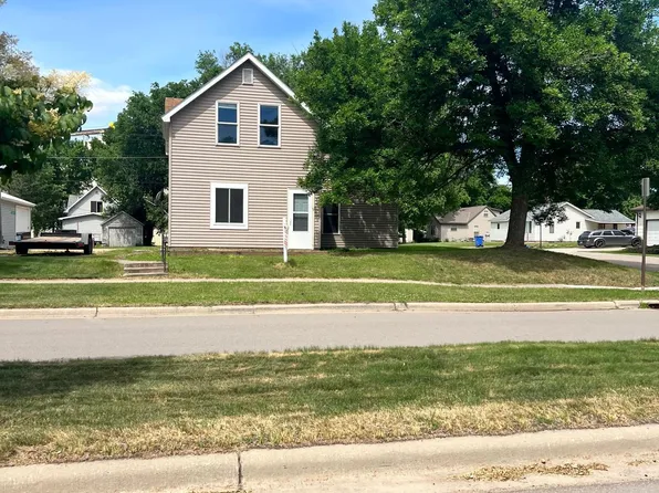 310 6th St, Dawson, MN 56232