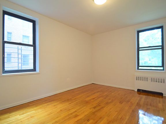 River Hill Gardens - Bedroom - M85-02B