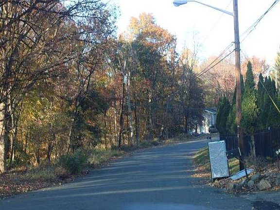 Exterior Neighborhood (street photo)
