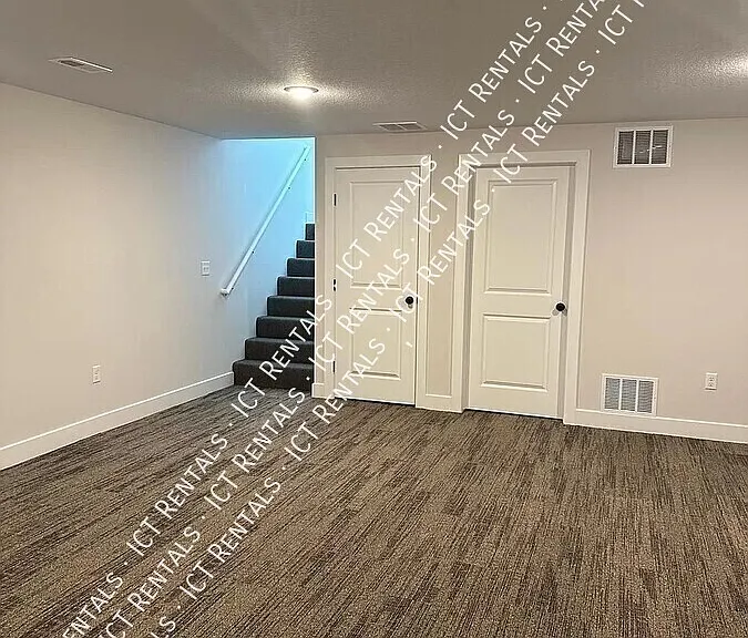 1120 N Broadview Ln #1 — Photo 23