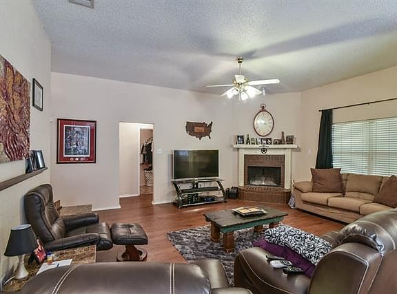 3rd image of 1708 Merritt Dr