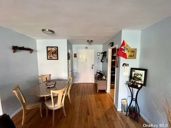 153-25 88th St APT 4E, Queens, NY 11414
