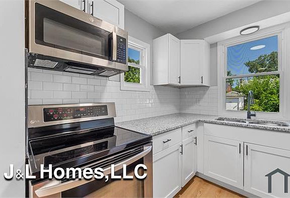 2nd image of 568 Whitethorne Ave