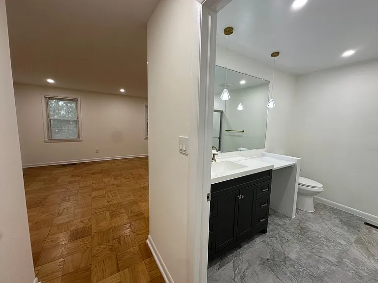 Melrose Apartments — Photo 48