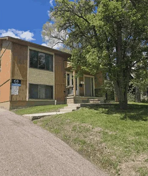 755 N Maple Rd — Photo 3