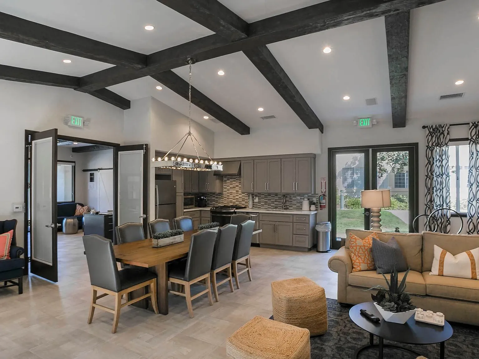Arroyo Villa Apartments — Photo 2