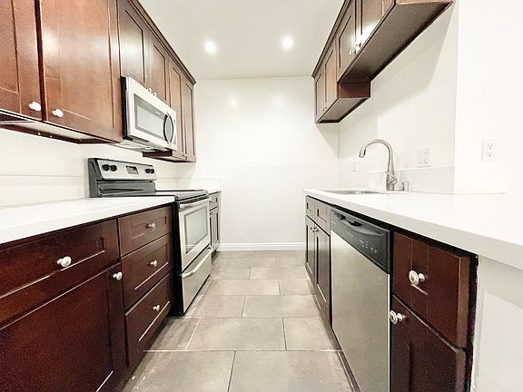 3rd image of 726 N West Knoll Dr #115