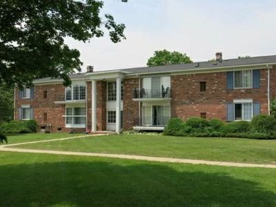 490 Fox Hills Dr N APT 6, Bloomfield Hills, MI, 48304
